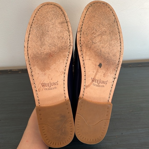 G.H. Bass & Co. Navy Loafers size 9 - Picture 8 of 8